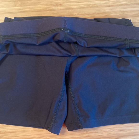 Under Armour Ladies Shorts - Picture 3 of 6
